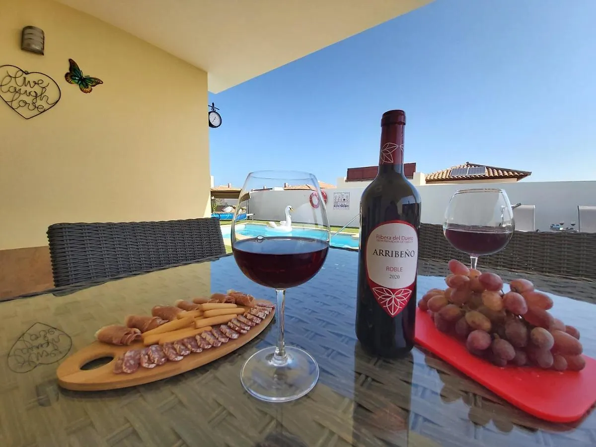 Villa Thais, private heated pool, ideal for your holidays in Caleta de Fuste